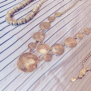 Set of 3 necklaces.